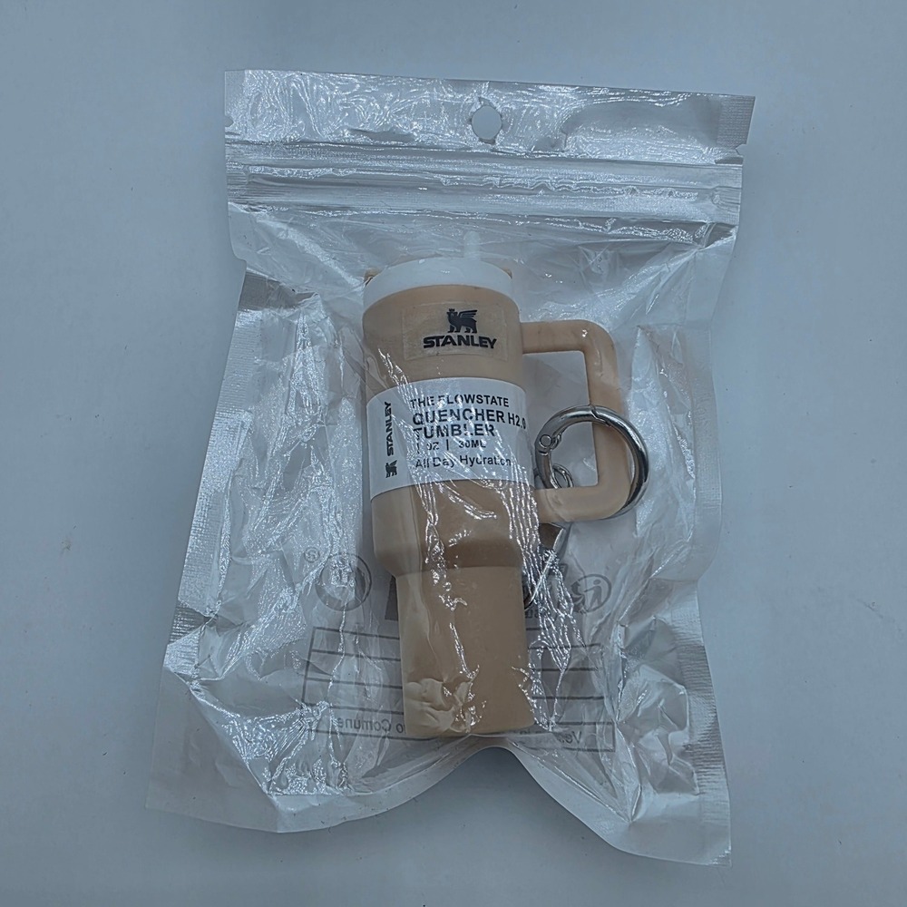 Stanley Quencher H2.0 FlowState Tumbler Keychain Mini Replica Tan Cream‎ New